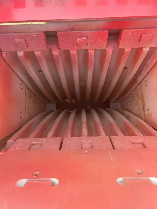 Used Tracked 750 Mobile Jaw Crushing Plant | with Feeder | 110kW Motor | 300kW Genset
