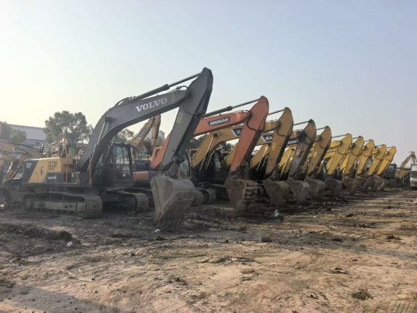 All kinds of excavators and dump trucks that have been used